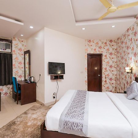 Nikko Blue - Boutique Hotel Гургаон Екстериор снимка