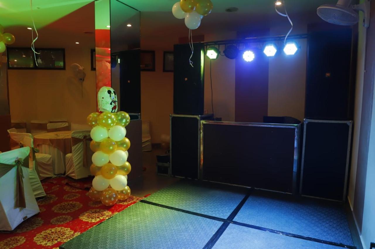 Nikko Blue - Boutique Hotel Гургаон Екстериор снимка