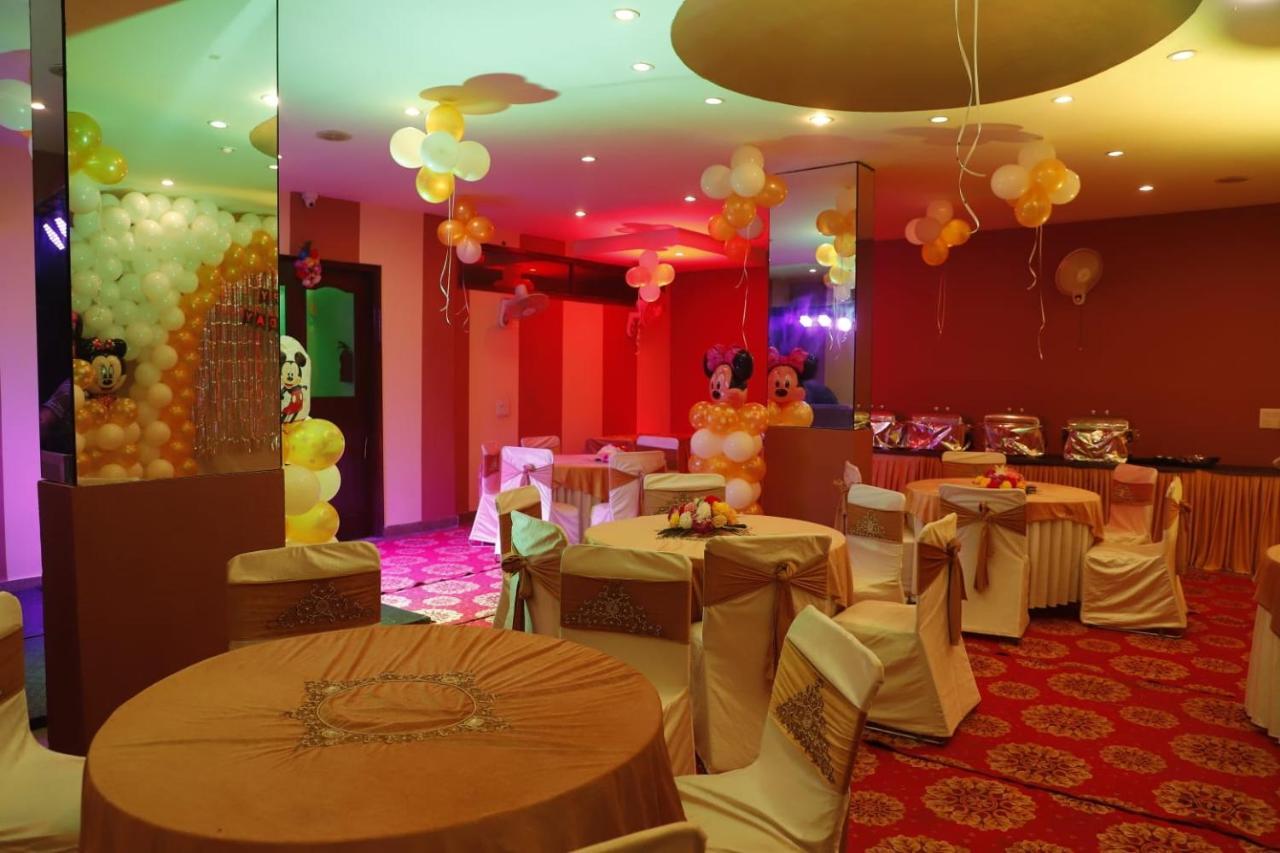 Nikko Blue - Boutique Hotel Гургаон Екстериор снимка
