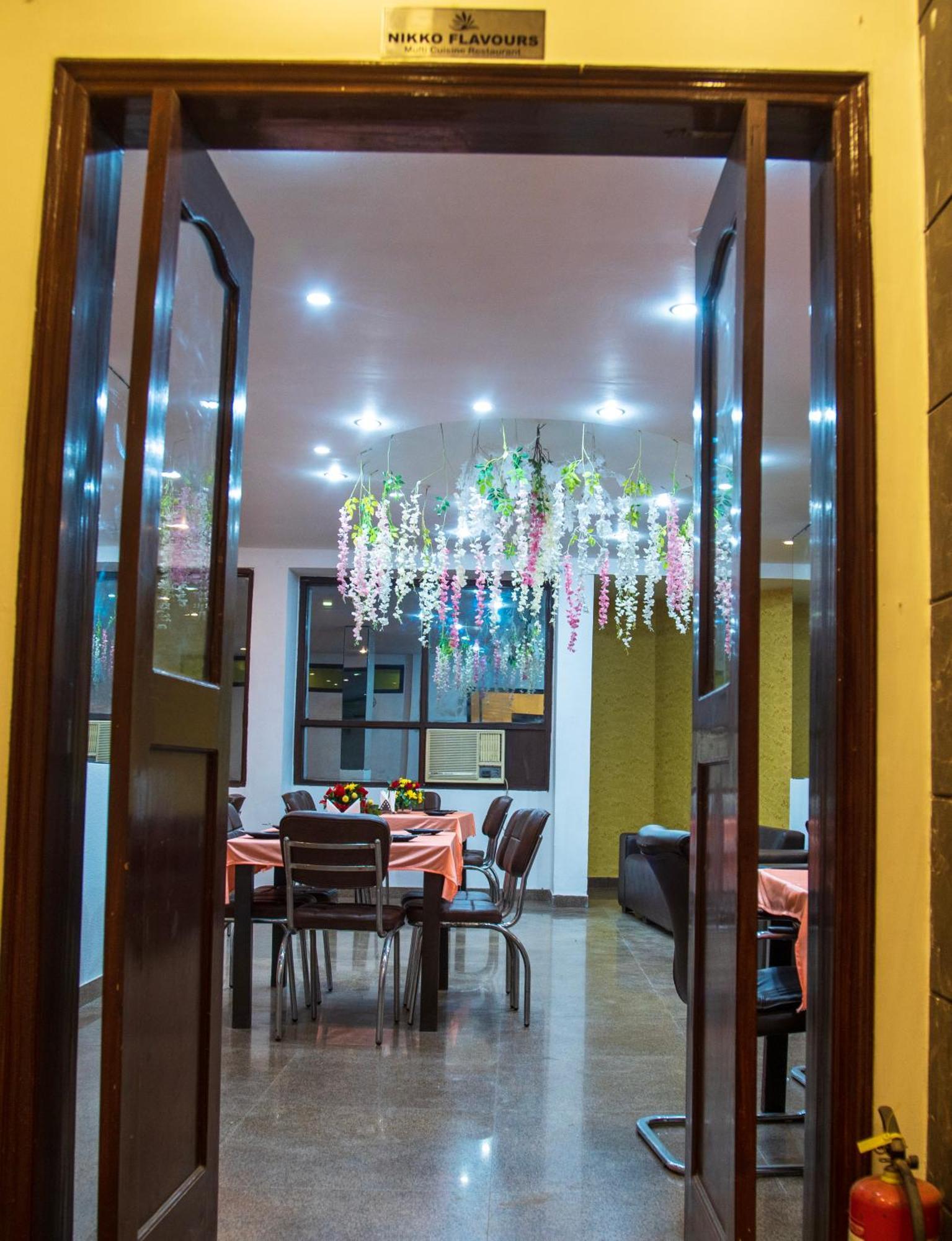 Nikko Blue - Boutique Hotel Гургаон Екстериор снимка