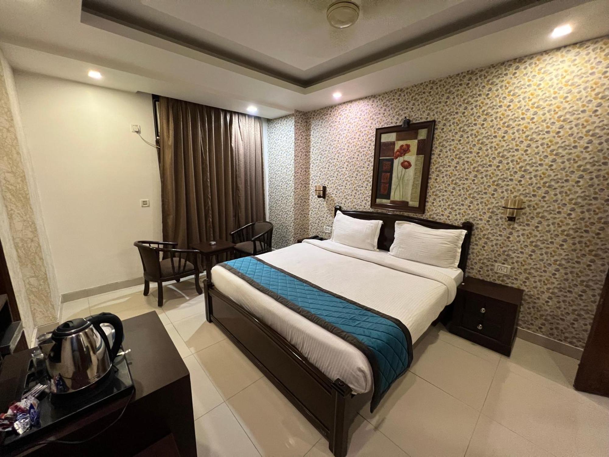 Nikko Blue - Boutique Hotel Гургаон Екстериор снимка