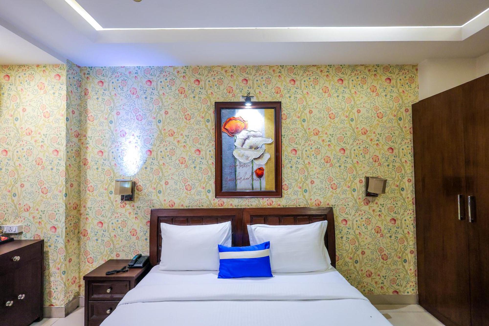 Nikko Blue - Boutique Hotel Гургаон Екстериор снимка