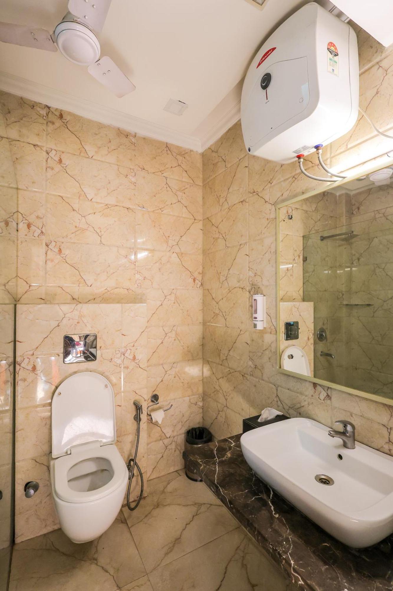 Nikko Blue - Boutique Hotel Гургаон Екстериор снимка