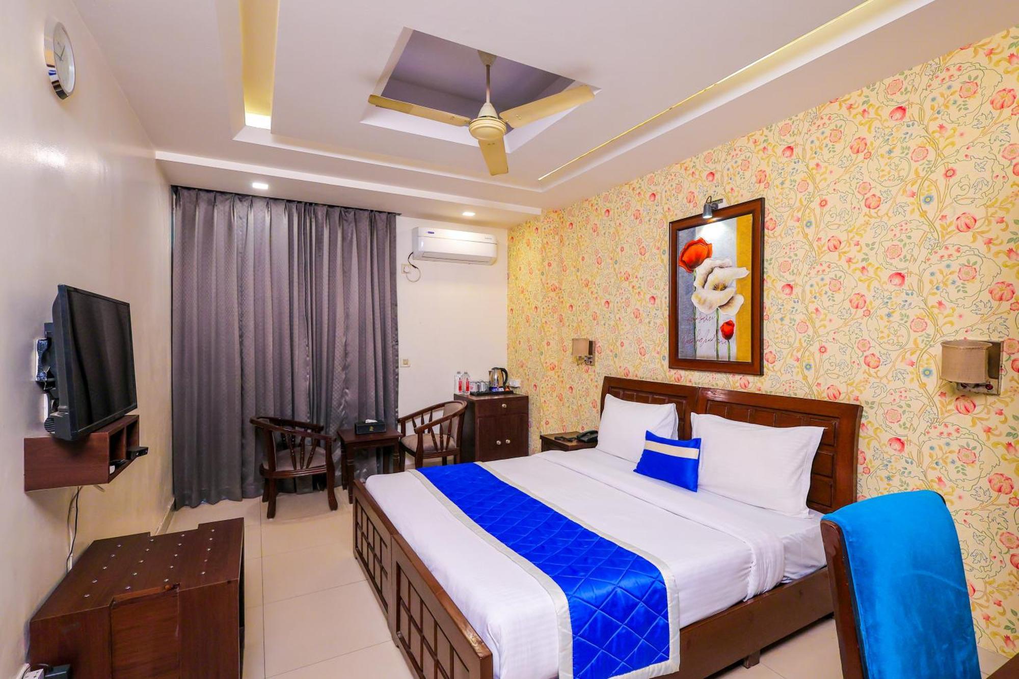 Nikko Blue - Boutique Hotel Гургаон Екстериор снимка