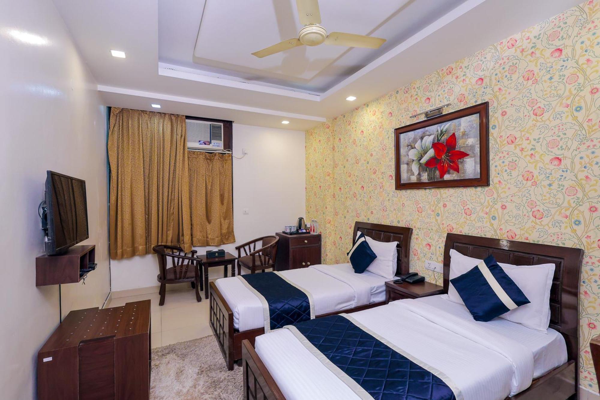 Nikko Blue - Boutique Hotel Гургаон Екстериор снимка