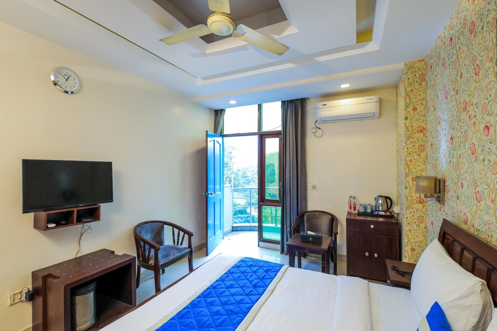 Nikko Blue - Boutique Hotel Гургаон Екстериор снимка