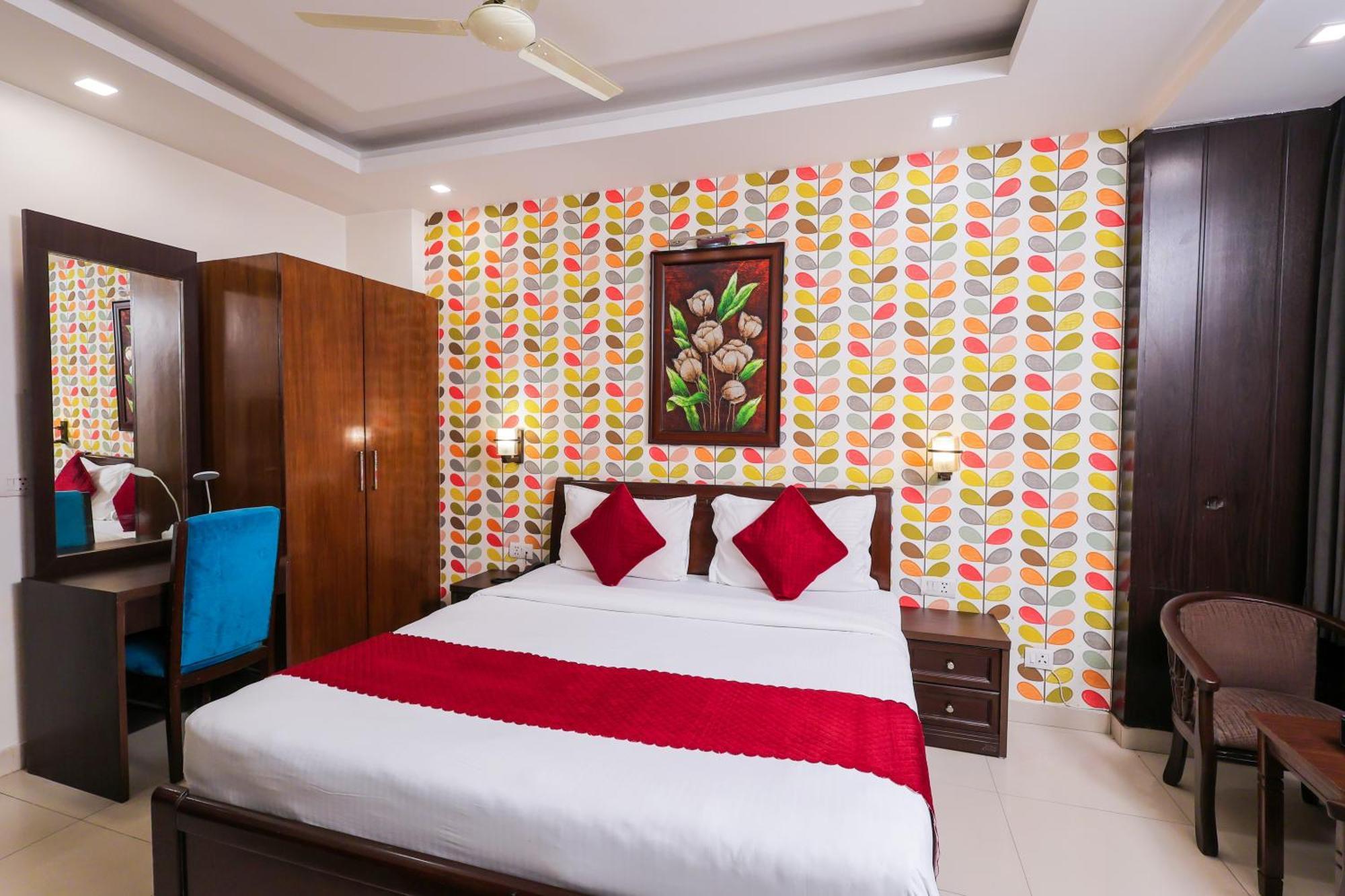 Nikko Blue - Boutique Hotel Гургаон Екстериор снимка