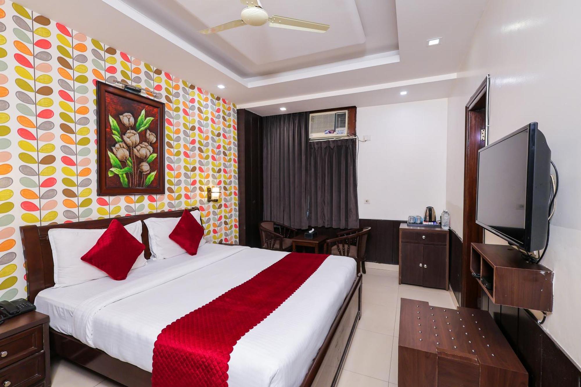 Nikko Blue - Boutique Hotel Гургаон Екстериор снимка