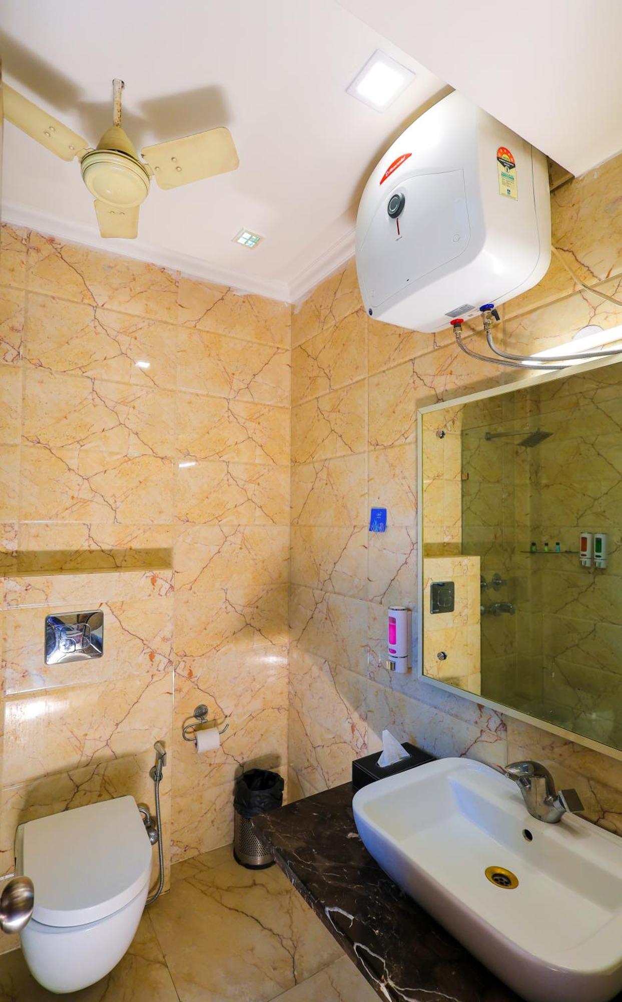 Nikko Blue - Boutique Hotel Гургаон Екстериор снимка